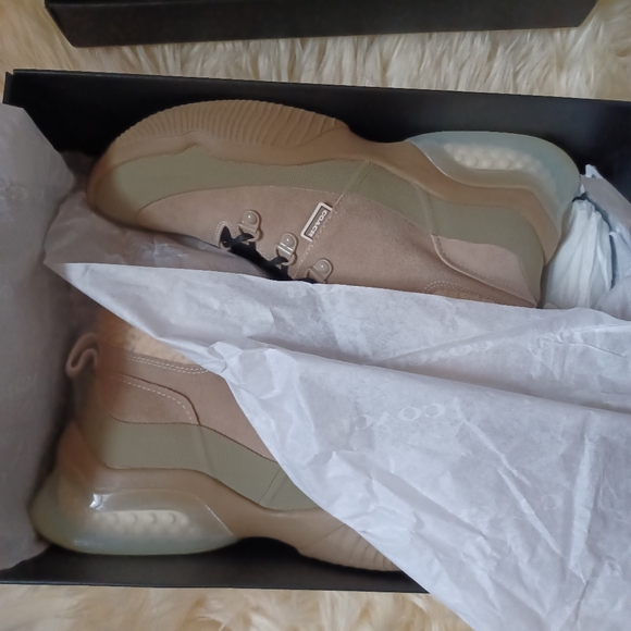 LIKE NEW ,COACH CITYSOLE HIKER - Picture 10 of 11